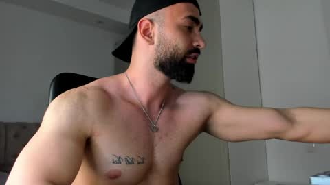 Snapshot of michaelevansx chatting on April 9, 8:03 pm MichaelEvansx online show from April 9, 8:03 pm
