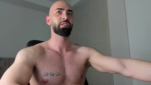 Snapshot of michaelevansx chatting on April 15, 9:37 pm MichaelEvansx online show from April 15, 9:37 pm