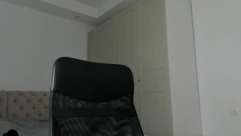 Snapshot of michaelevansx chatting on April 16, 9:39 pm MichaelEvansx online show from April 16, 9:39 pm