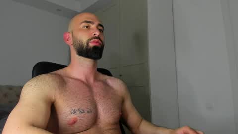 Snapshot of michaelevansx chatting on April 21, 9:28 pm MichaelEvansx online show from April 21, 9:28 pm