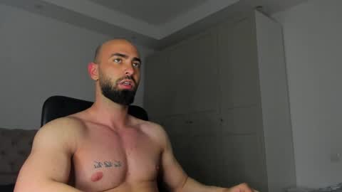 Snapshot of michaelevansx chatting on April 24, 8:44 pm MichaelEvansx online show from April 24, 8:44 pm