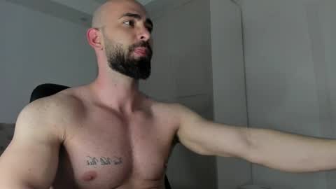 Snapshot of michaelevansx chatting on April 26, 9:12 pm MichaelEvansx online show from April 26, 9:12 pm