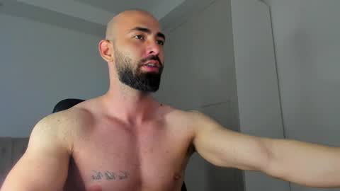 Snapshot of michaelevansx chatting on April 27, 9:02 pm MichaelEvansx online show from April 27, 9:02 pm