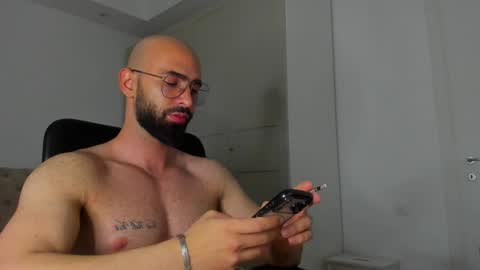 Snapshot of michaelevansx chatting on April 30, 12:06 am MichaelEvansx online show from April 30, 12:06 am
