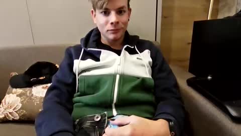 Snapshot of michaeltwinkboy chatting on March 31, 5:13 pm michaeltwinkboy online show from March 31, 5:13 pm