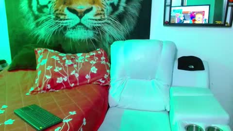 Snapshot of michell_myers chatting on February 2, 12:30 am michell_myers online show from February 2, 12:30 am