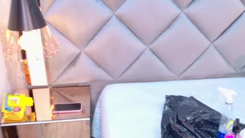 michell_starrr online show from May 26, 3:02 am