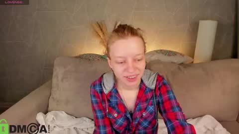 michelle_blond online show from March 22, 7:45 am