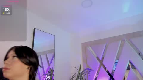 Snapshot of michellemendez_ chatting on May 9, 8:03 pm Michelle Mendez online show from May 9, 8:03 pm