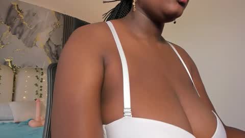 michellepreston_ online show from February 28, 12:06 pm