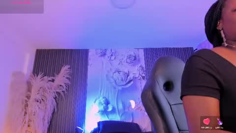 michellepreston_ online show from July 1, 12:07 pm