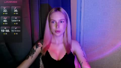 Snapshot of michellevelour chatting on May 13, 4:04 pm Michelle online show from May 13, 4:04 pm