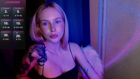Snapshot of michellevelour chatting on May 19, 5:19 pm Michelle online show from May 19, 5:19 pm