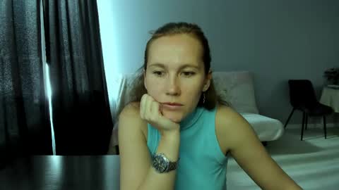 Snapshot of michellewoitsik chatting on May 1, 4:17 am Michelle online show from May 1, 4:17 am
