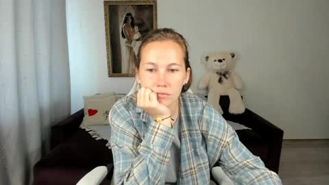 Snapshot of michellewoitsik chatting on May 19, 4:41 am Michelle online show from May 19, 4:41 am