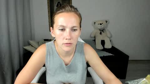 Snapshot of michellewoitsik chatting on May 25, 4:24 pm Michelle online show from May 25, 4:24 pm