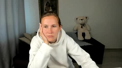 Snapshot of michellewoitsik chatting on May 30, 3:58 am Michelle online show from May 30, 3:58 am