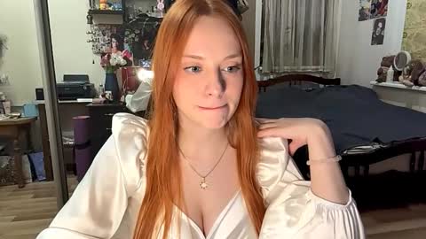 Snapshot of michelsogol chatting on February 19, 5:09 pm Foxy online show from February 19, 5:09 pm