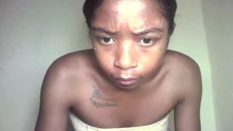 Snapshot of michou_69 chatting on May 23, 5:39 pm michou_69 online show from May 23, 5:39 pm