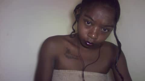 Snapshot of michou_69 chatting on May 27, 6:43 am michou_69 online show from May 27, 6:43 am