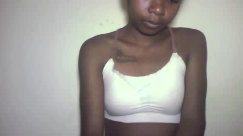 Snapshot of michou_69 chatting on May 28, 12:08 am michou_69 online show from May 28, 12:08 am