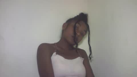Snapshot of michou_69 chatting on May 28, 12:13 pm michou_69 online show from May 28, 12:13 pm