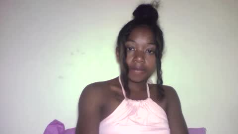 Snapshot of michou_69 chatting on May 29, 10:52 pm michou_69 online show from May 29, 10:52 pm