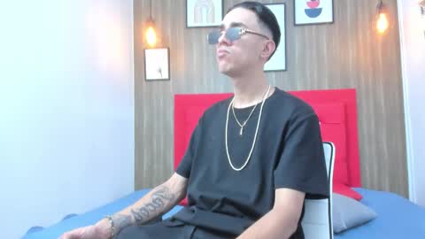 Snapshot of mick_johnsonn chatting on November 17, 12:22 pm mick_johnsonn online show from November 17, 12:22 pm