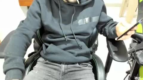 microfama00 online show from February 9, 7:23 am