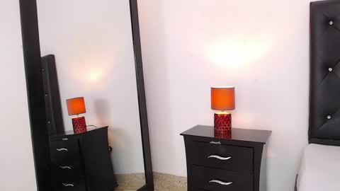 midnightbella_ online show from June 1, 1:35 pm