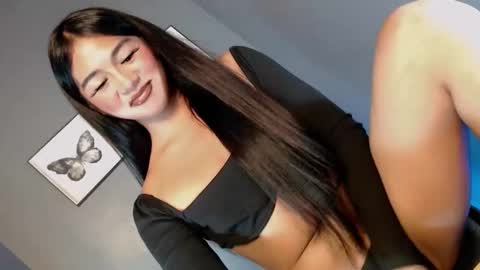 Snapshot of midnightdesire28 chatting on May 6, 1:27 pm Call me Yhana online show from May 6, 1:27 pm