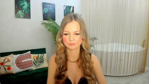 midnighteaura online show from April 12, 11:37 am