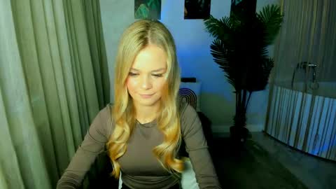 midnighteaura online show from May 30, 11:40 am