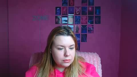 Snapshot of midnightmariana chatting on February 2, 6:23 am Mariana online show from February 2, 6:23 am