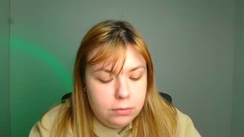 Snapshot of midnightmariana chatting on March 3, 6:19 am Mariana online show from March 3, 6:19 am