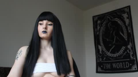 Snapshot of midnightsiren chatting on May 9, 4:34 pm midnightsiren online show from May 9, 4:34 pm