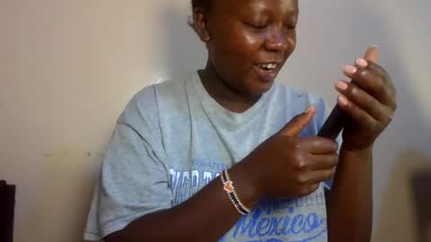 Snapshot of midnightt_curves chatting on June 21, 9:01 am midnightt_curves online show from June 21, 9:01 am