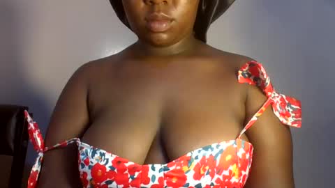 Snapshot of midnightt_curves chatting on June 23, 12:52 am midnightt_curves online show from June 23, 12:52 am