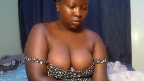 Snapshot of midnightt_curves chatting on July 20, 7:38 pm midnightt_curves online show from July 20, 7:38 pm