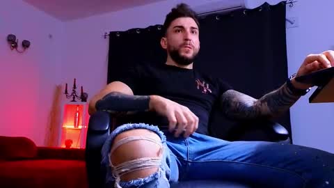 MightyAaron online show from November 25, 4:01 am