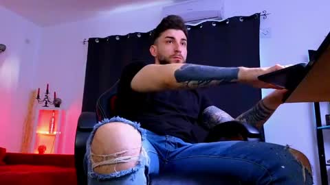 MightyAaron online show from April 13, 4:18 am