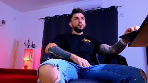 MightyAaron online show from June 23, 3:15 am