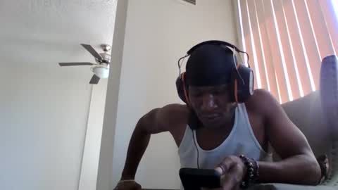 Snapshot of mightymandingo chatting on June 16, 7:27 pm Mightymandingo online show from June 16, 7:27 pm