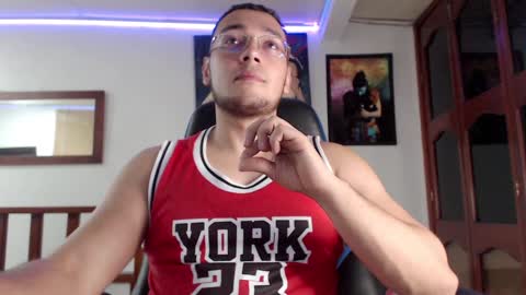 Snapshot of miguel0981 chatting on January 10, 2:35 am Strong Man online show from January 10, 2:35 am