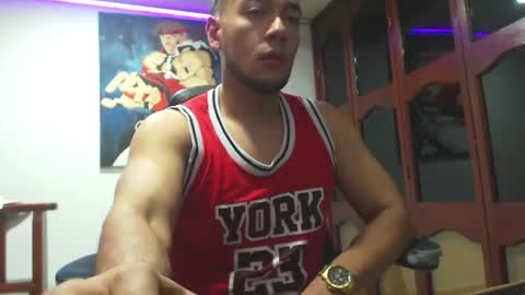 Snapshot of miguel0981 chatting on August 4, 5:43 am Strong Man online show from August 4, 5:43 am