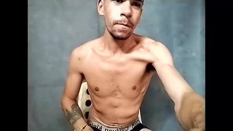 Snapshot of miguel_angelxxx chatting on February 7, 3:38 pm miguel online show from February 7, 3:38 pm