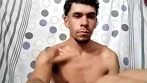 Snapshot of miguel_angelxxx chatting on February 24, 6:39 pm miguel online show from February 24, 6:39 pm