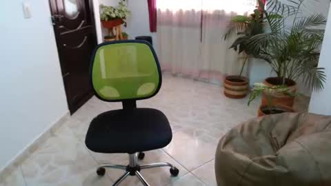 Snapshot of miguelitohot4 chatting on May 27, 2:58 pm Miguel Eduardo online show from May 27, 2:58 pm