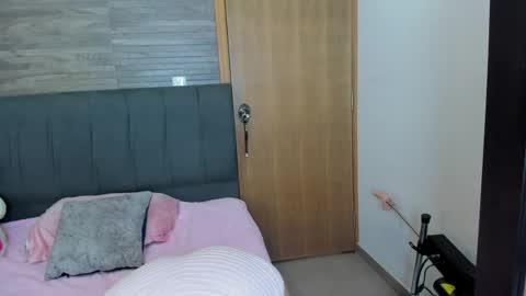 Snapshot of miia_belll chatting on May 15, 7:48 am Mia online show from May 15, 7:48 am