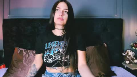 miia_moore_ online show from May 27, 1:08 pm